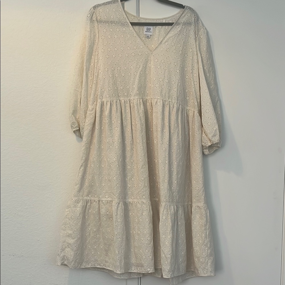 Gap NWOT Maternity Cream V-Neck Dress